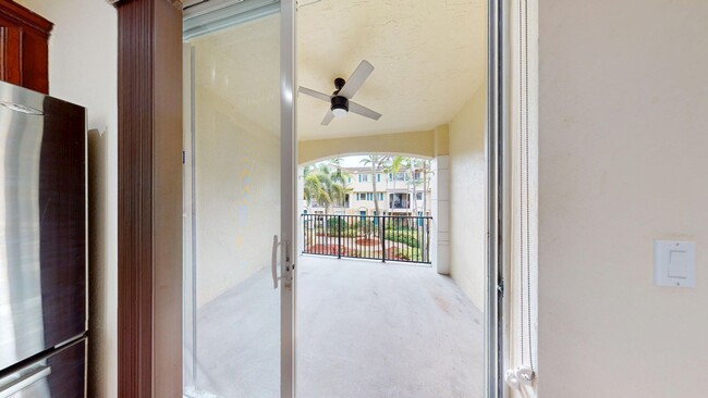 Building Photo - Modern Style Tri-Level Townhome 2BR/ 2.5BA...