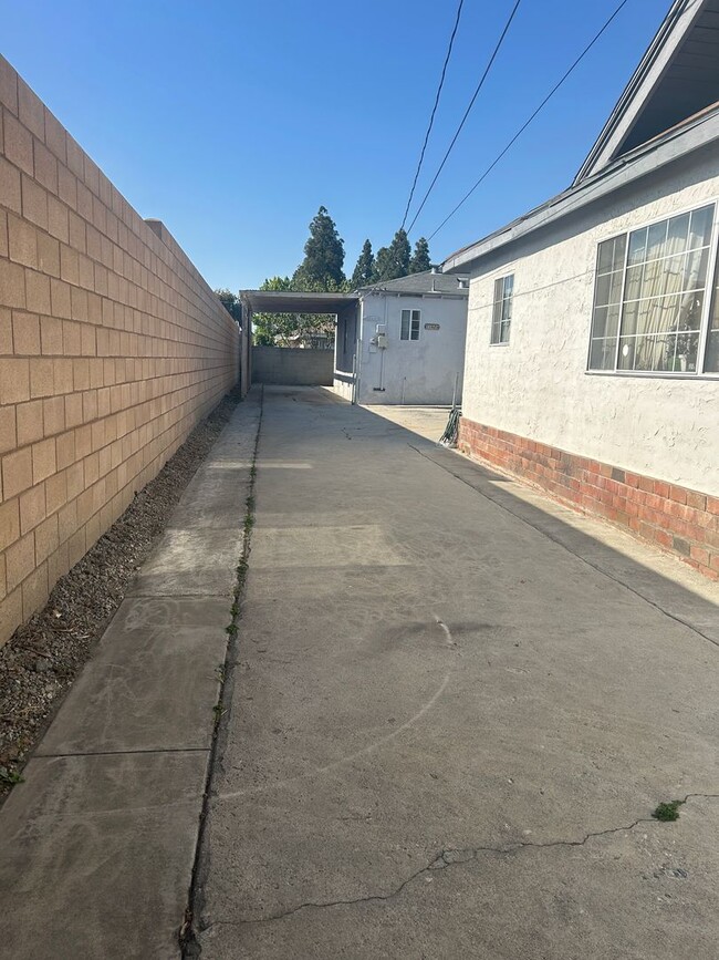 Building Photo - Charming 2-Bedroom Home for Rent in Lakewood