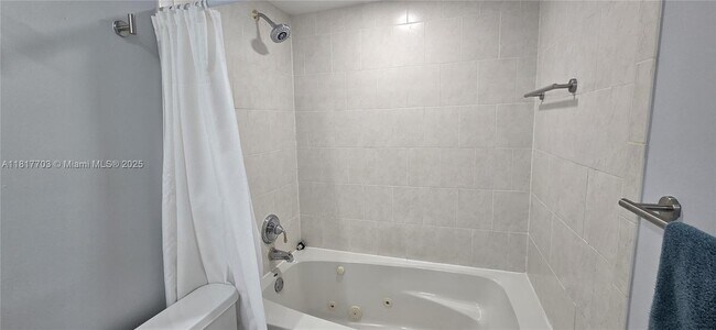 Building Photo - 200 Jacaranda Country Club Dr