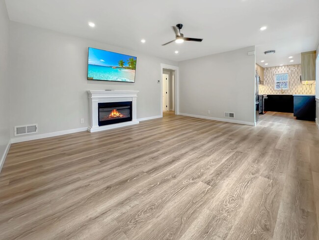 Building Photo - Updated Boise North End Home with Private Balcony, Garage & Easy Access to Trails and Dining