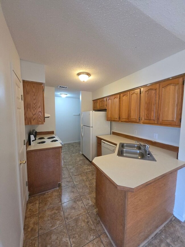 Building Photo - 817-825 West 12th St.