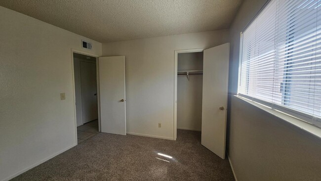 Building Photo - 92 W Gettysburg Ave