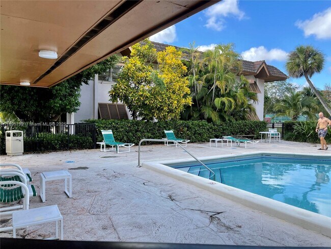 Building Photo - 9456 SW 77th Ave