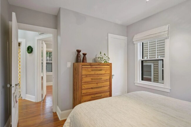 Building Photo - 4250 20th Ave S