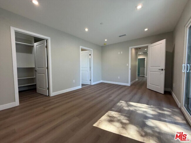 Building Photo - 6403 Gentry Ave