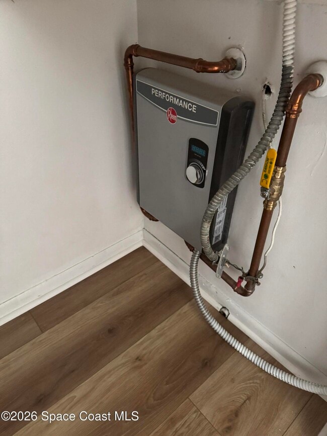 Building Photo - 421 Mercury Ave SE