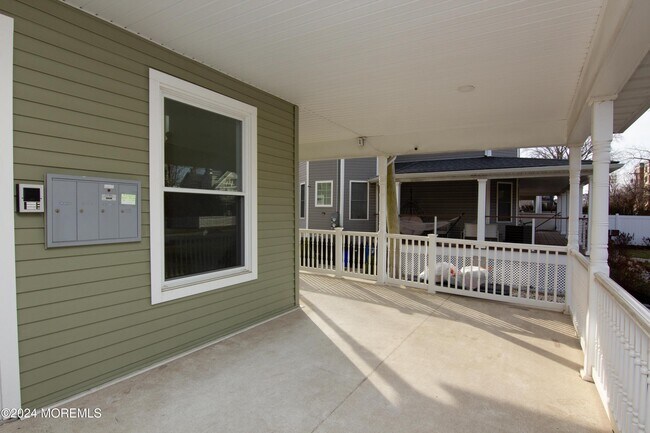 Building Photo - 142 Morris Ave