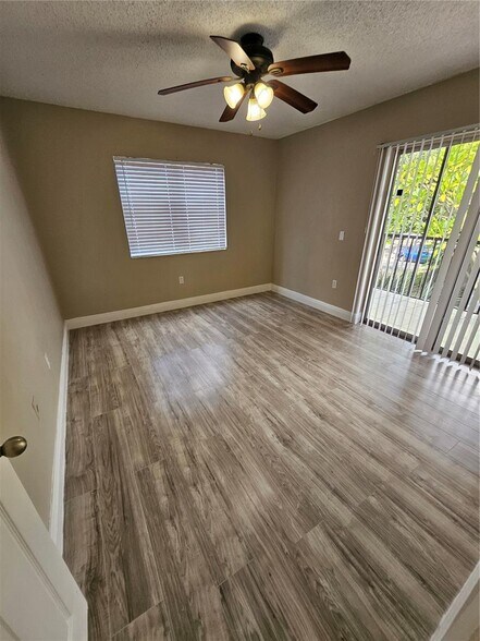 Building Photo - 2389 Oak Park Way