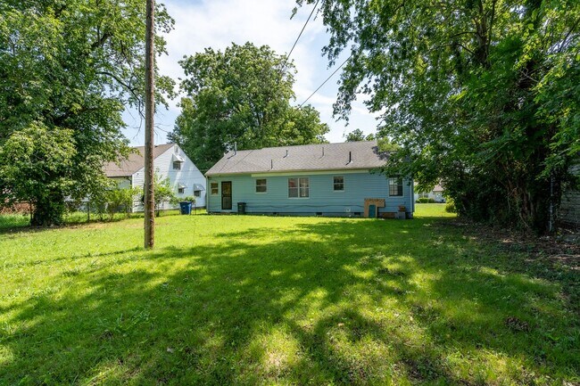 Building Photo - 2 Bed 1 Bath With Bonus Room in Tulsa