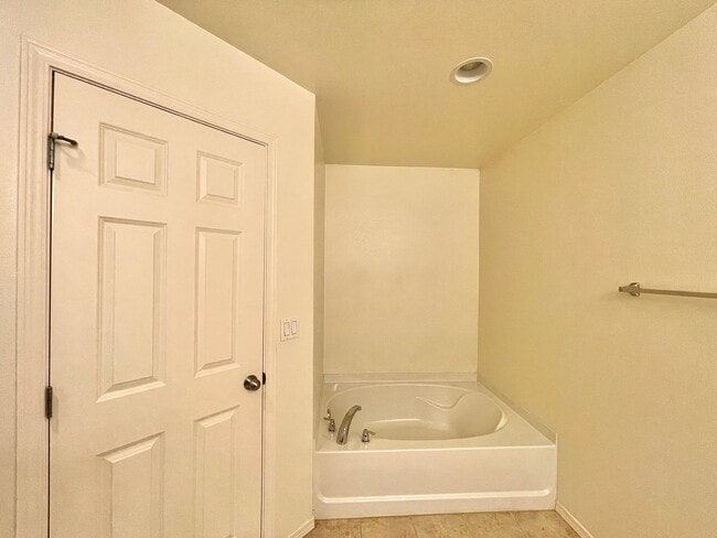 Building Photo - Great Home For Rent