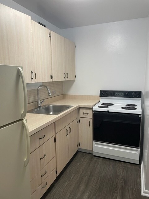 Building Photo - 4250 N Marine Dr