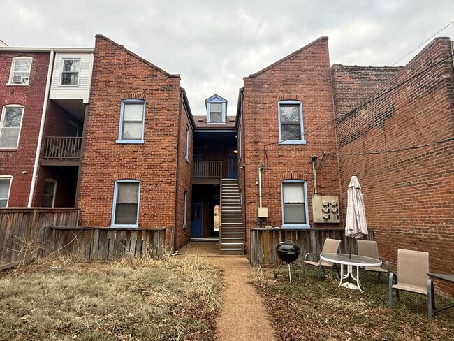 Building Photo - "Furnished Urban Oasis: Spacious 1-Bedroom in Prime St. Louis Location, SOULARD – 900 Sq Ft of Co...