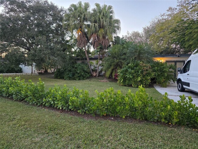 Building Photo - 9860 SW 140th St