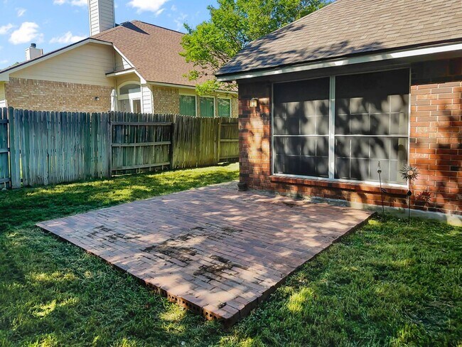 Building Photo - 1 story home, easy access to 281 & Airport