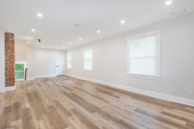 Building Photo - 31-37 Oak Grove Rd