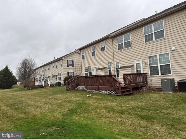 Building Photo - 122 Providence Ln