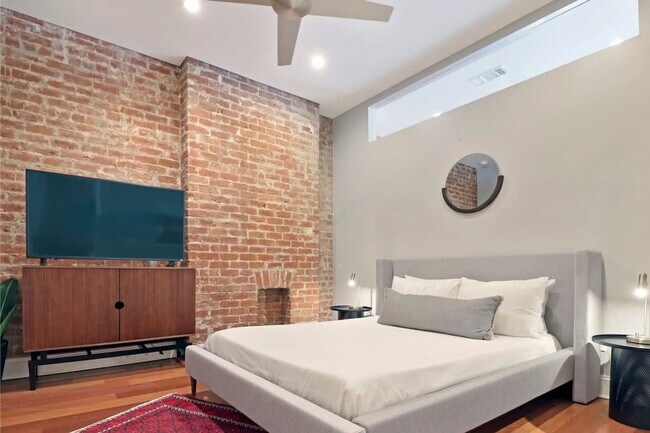 Building Photo - 822 Perdido St