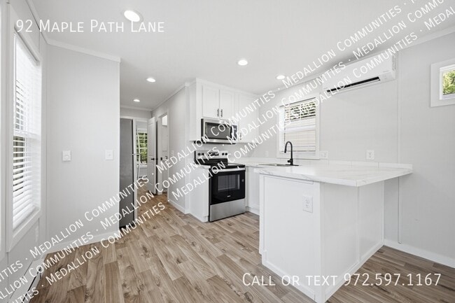 Building Photo - 92 Maple Path Ln
