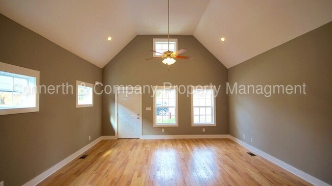 Building Photo - 108 Marion St