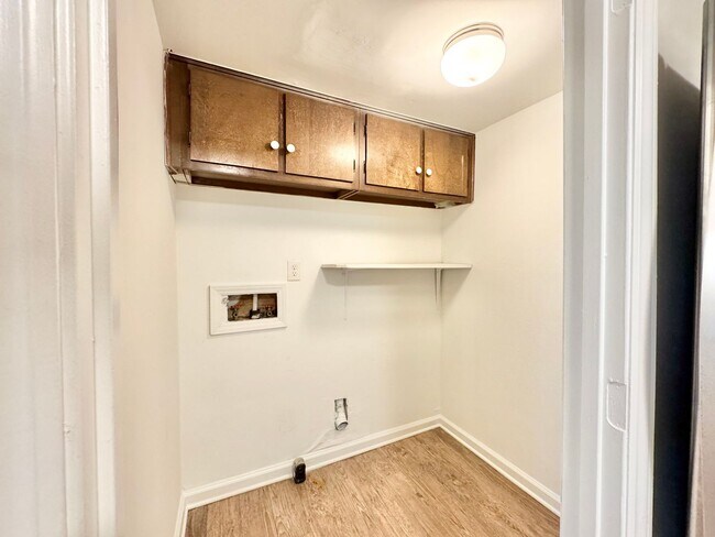 Building Photo - 5127 Lawndale Dr