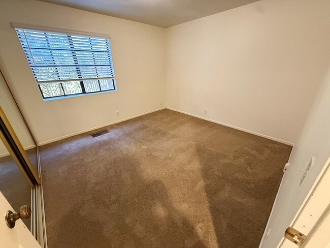 Building Photo - Spacious 2 Bed / 2 Bath Condo in Prime UTC/La Jolla Location!