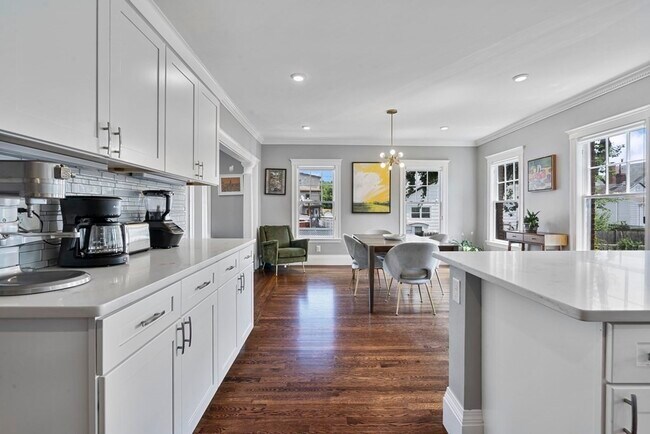 Building Photo - 81 Butler St