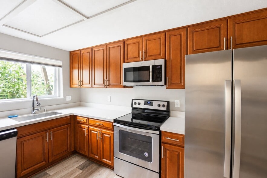Building Photo - 4827 S 56th St