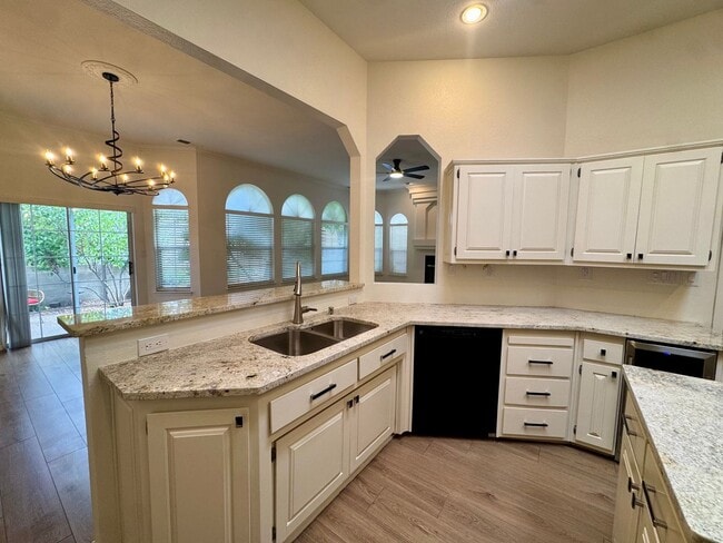 Building Photo - Tanoan Luxury Townhome!