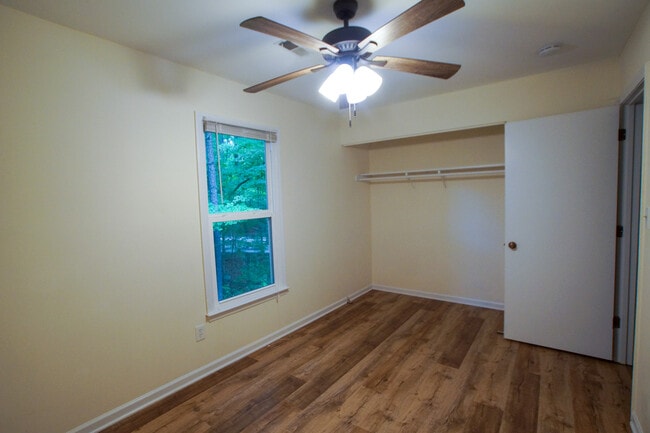 Building Photo - 102 Weatherstone Dr