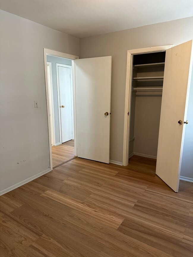 Building Photo - 12 Colonial Dr