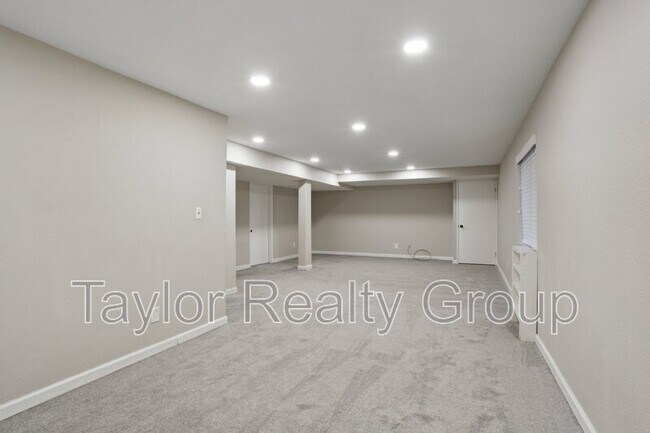 Building Photo - 13324 Umatilla St