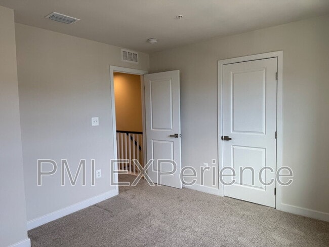 Building Photo - 5609 Greenpoint Ln