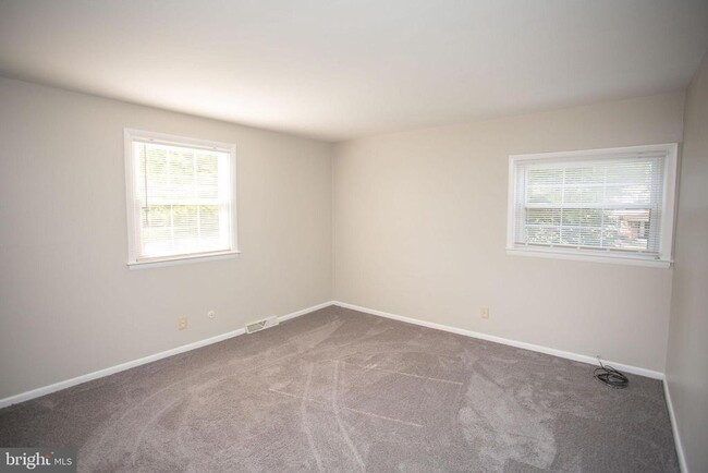 Building Photo - 1016 Eagle Ln
