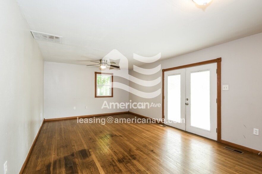 Building Photo - 1044 Farmview Dr