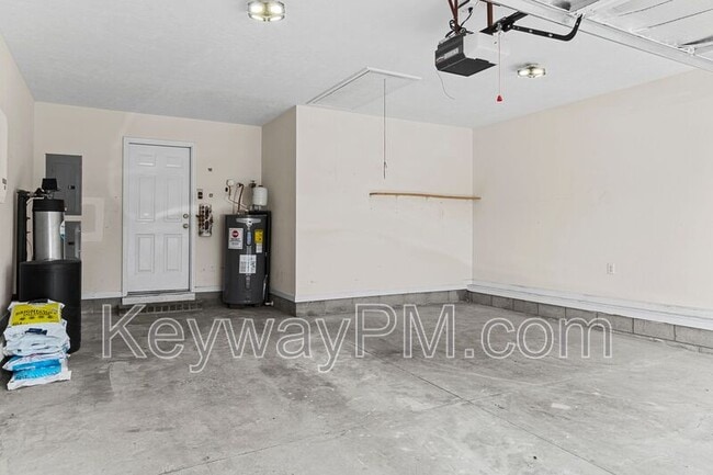 Building Photo - 219 Rainbow Falls