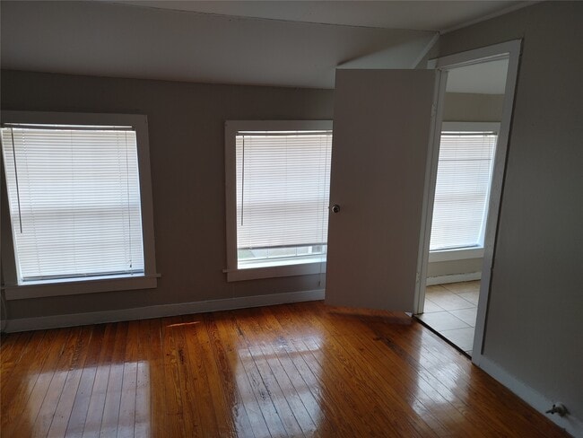 Building Photo - 3425 Southmore Blvd