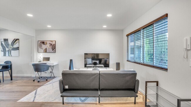 Building Photo - 1980 California St