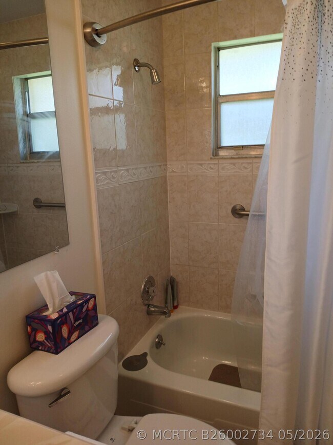 Building Photo - 92 Seville Dr