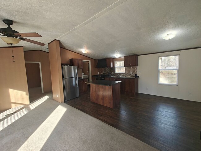 Building Photo - 2 bedroom home