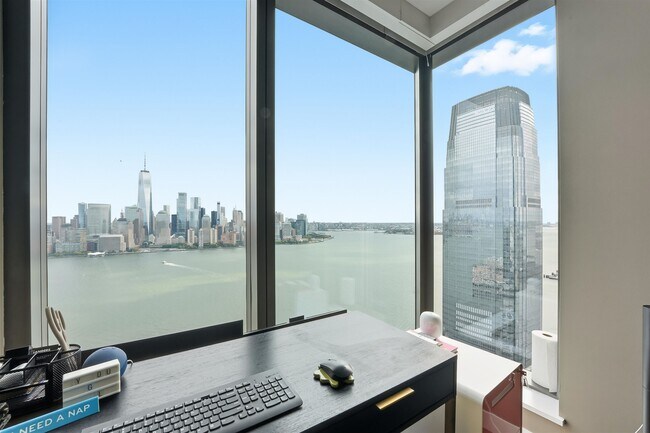 Building Photo - 99 Hudson St