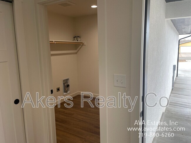 Building Photo - 970 S Coral Pl