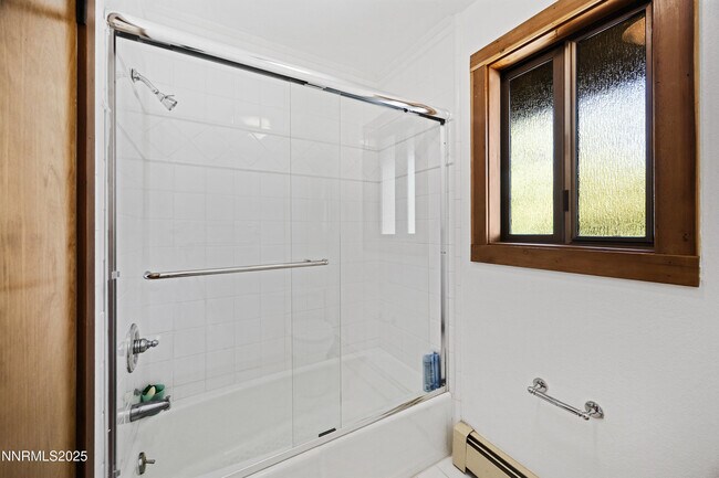 Building Photo - 445 Country Club Dr