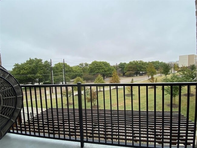 Building Photo - 2612 Cathedral Dr