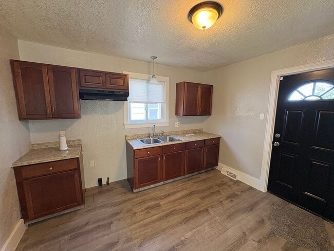 Building Photo - Three bedroom two bathroom home for rent