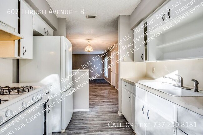 Building Photo - 607 Thrush Ave