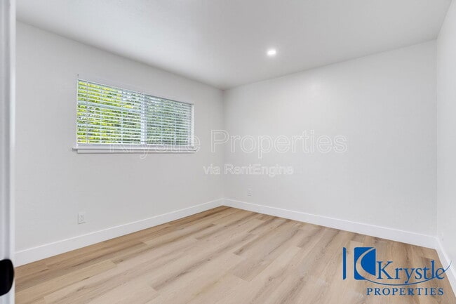 Building Photo - 455 E L St