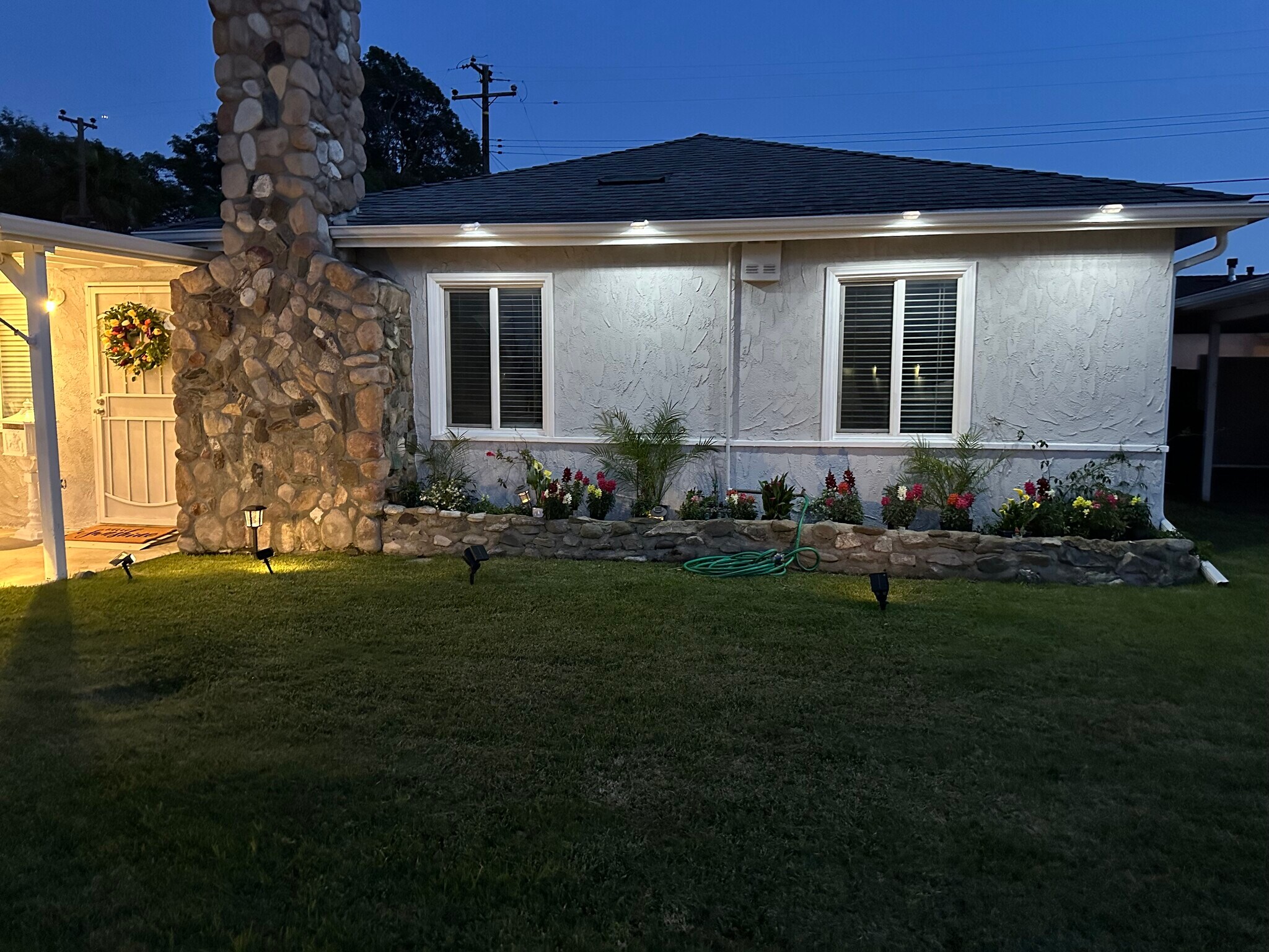 Building Photo - 1060 W 210th St