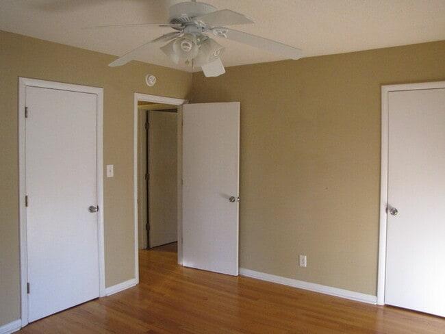 Building Photo - 2813 Dogwood Rd