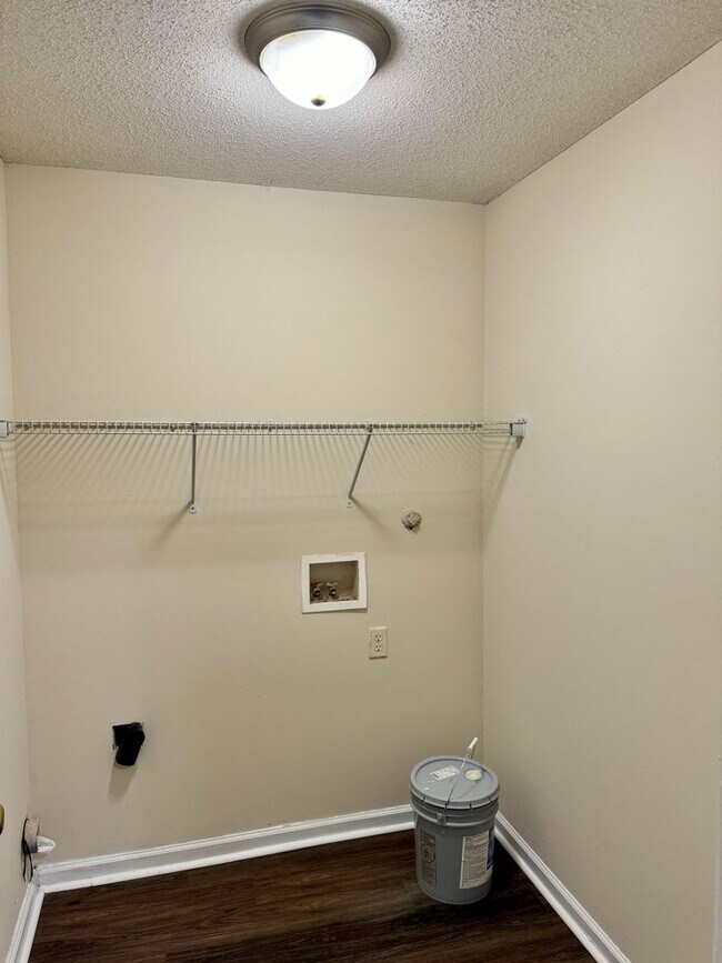 Building Photo - Tuscaloosa, AL Home For Rent. Available to View Now!