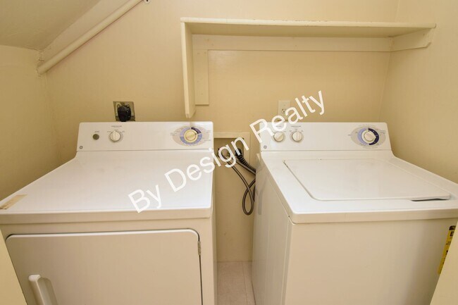 Building Photo - Newly Updated 3 Bed 2 Bath Townhome in Gated Central Tucson Community with Mountain Views